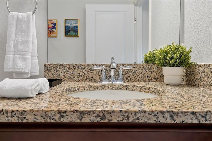 Image No.40-5 Bed Townhouse for sale