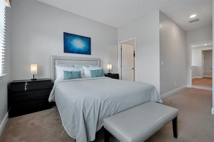 Image No.44-5 Bed Townhouse for sale