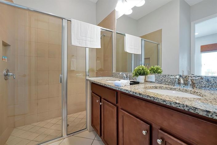 Image No.50-5 Bed Townhouse for sale