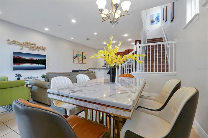 Image No.8-5 Bed Townhouse for sale