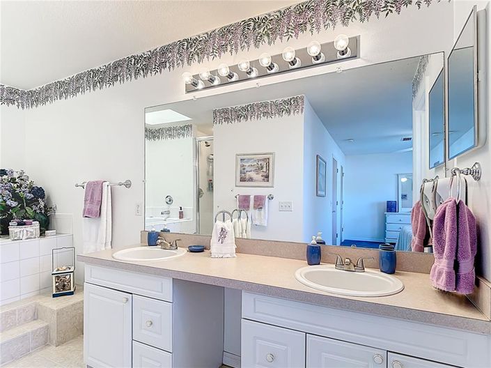 Image No.19-4 Bed Townhouse for sale