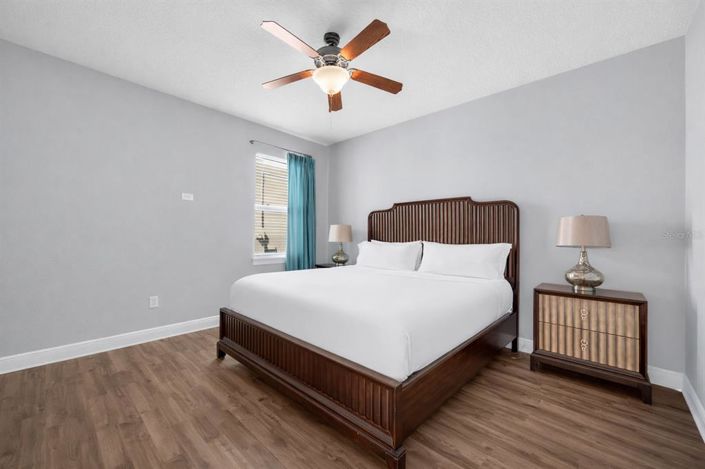 Image No.18-8 Bed Property for sale