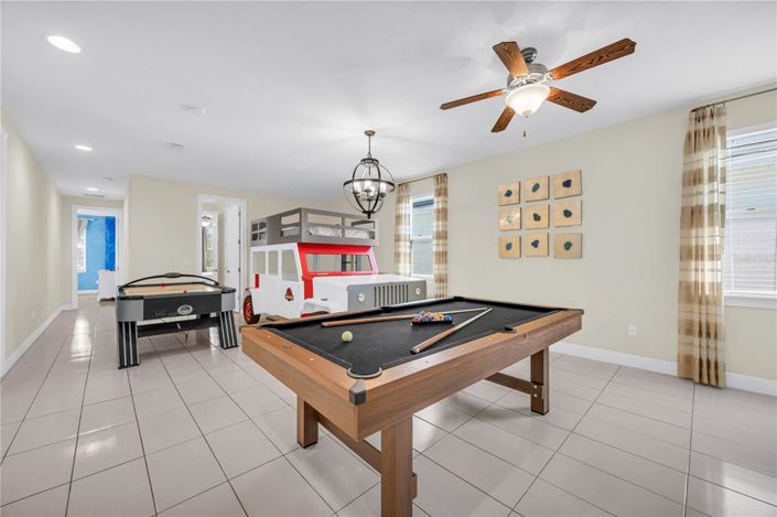 Image No.24-8 Bed Property for sale