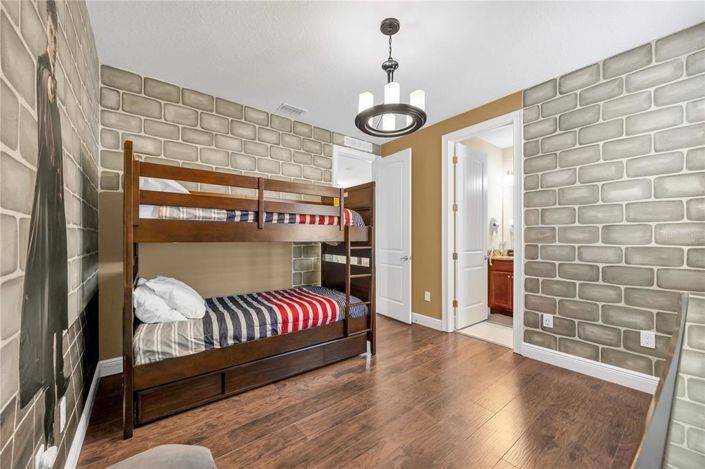 Image No.28-8 Bed Property for sale