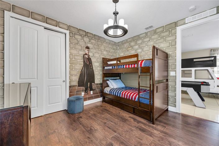 Image No.29-8 Bed Property for sale