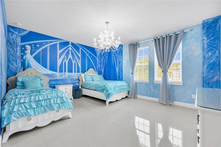 Image No.32-8 Bed Property for sale