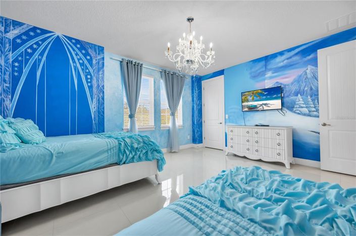 Image No.34-8 Bed Property for sale