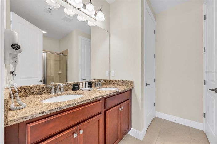 Image No.48-8 Bed Property for sale