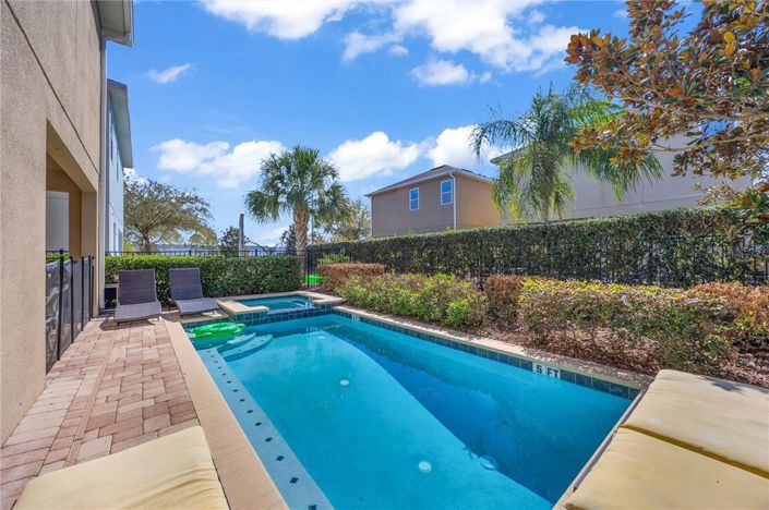 Image No.52-8 Bed Property for sale