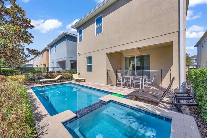 Image No.55-8 Bed Property for sale