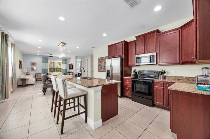 Image No.8-8 Bed Property for sale