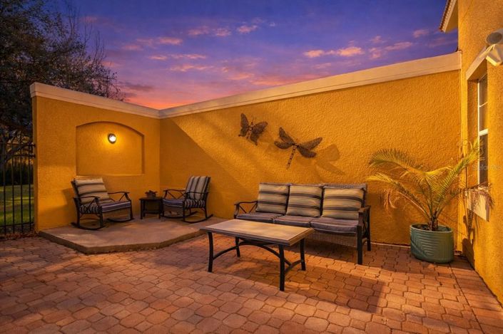 Image No.25-3 Bed Townhouse for sale