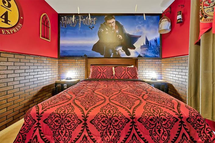 Image No.20-5 Bed Townhouse for sale