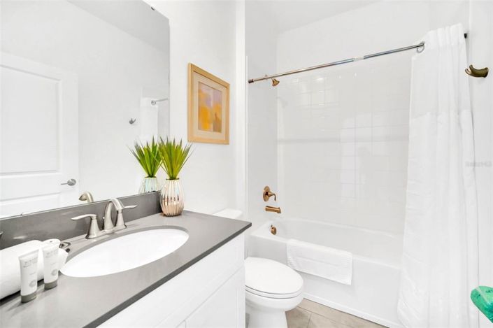 Image No.24-6 Bed Property for sale