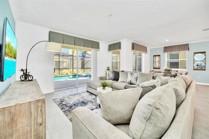 Image No.3-6 Bed Property for sale