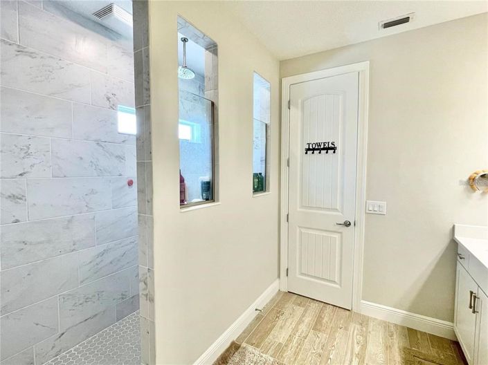 Image No.38-5 Bed Property for sale