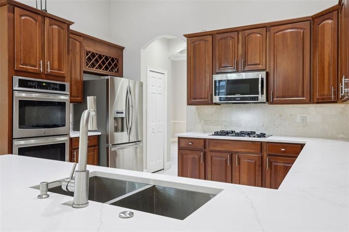 Image No.15-4 Bed Property for sale