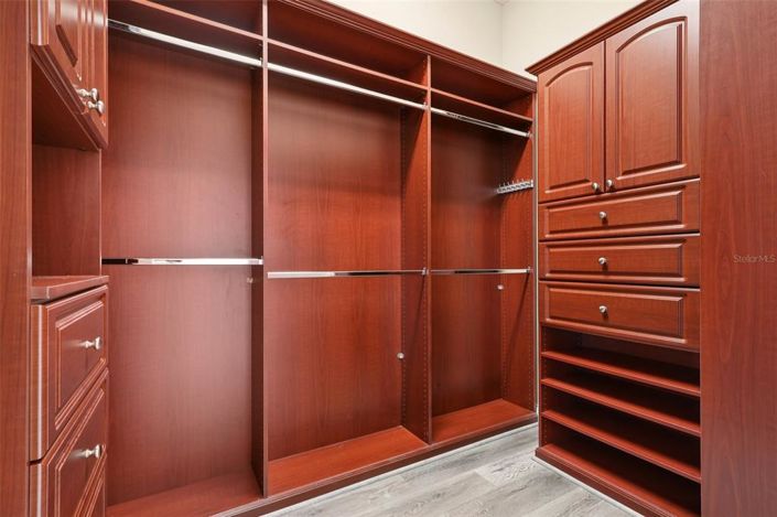 Image No.35-4 Bed Property for sale