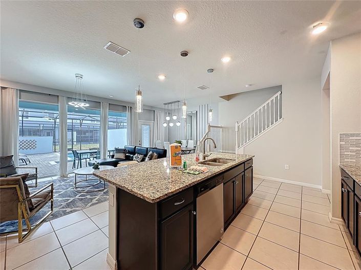 Image No.12-5 Bed Townhouse for sale