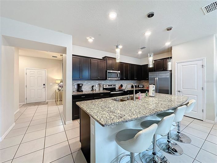 Image No.16-5 Bed Townhouse for sale