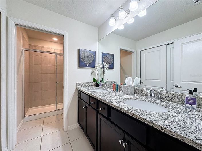 Image No.35-5 Bed Townhouse for sale