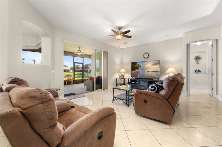 Image No.12-4 Bed Property for sale