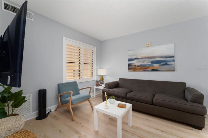 Image No.10-1 Bed Property for sale