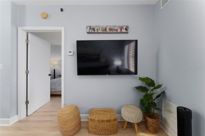 Image No.12-1 Bed Property for sale