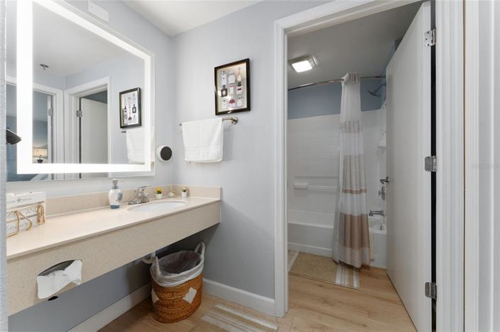 Image No.17-1 Bed Property for sale