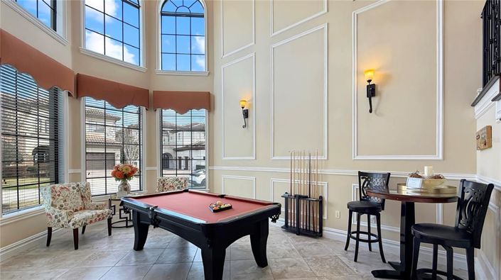 Image No.10-5 Bed Property for sale