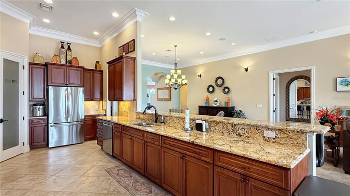 Image No.20-5 Bed Property for sale