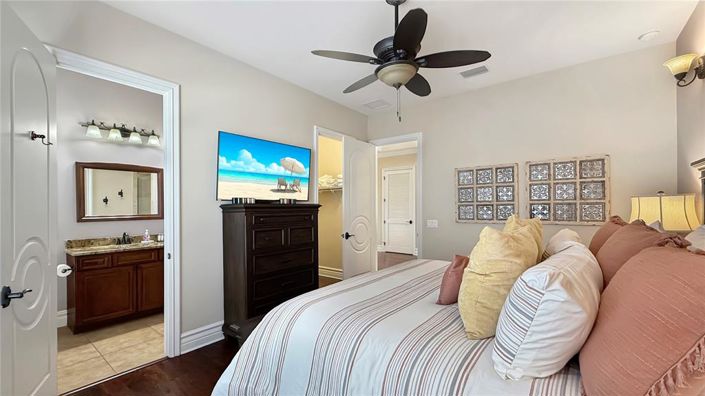 Image No.50-5 Bed Property for sale