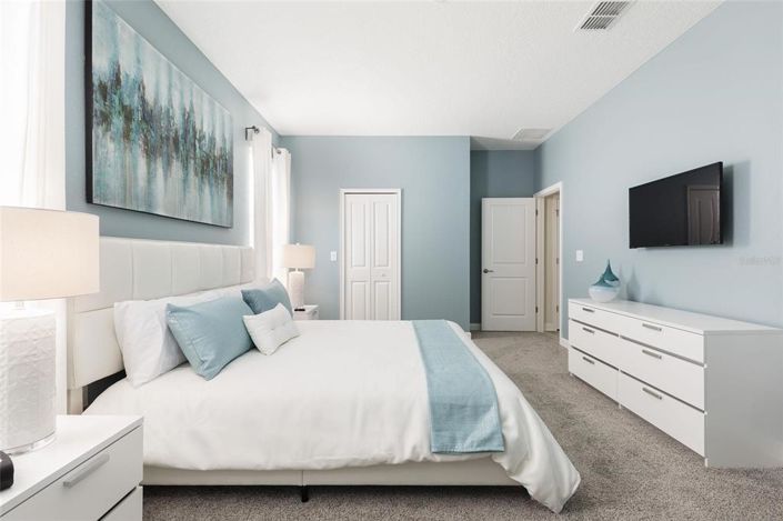 Image No.11-8 Bed Property for sale