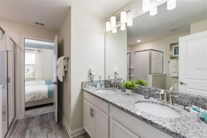 Image No.3-8 Bed Property for sale