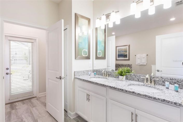 Image No.4-8 Bed Property for sale