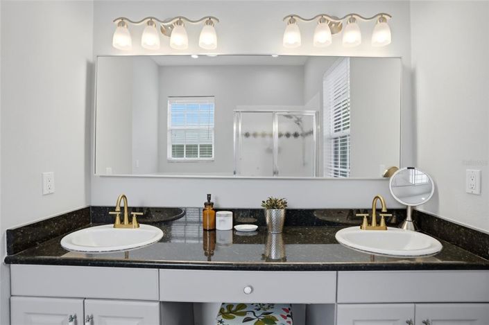 Image No.38-5 Bed Property for sale