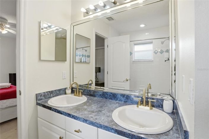 Image No.45-5 Bed Property for sale