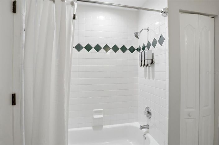 Image No.56-5 Bed Property for sale