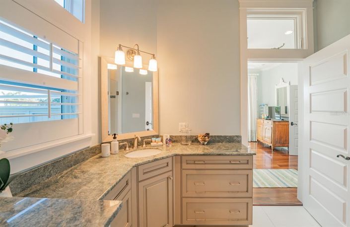 Image No.27-4 Bed Property for sale