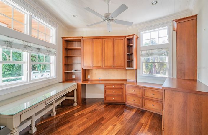 Image No.30-4 Bed Property for sale