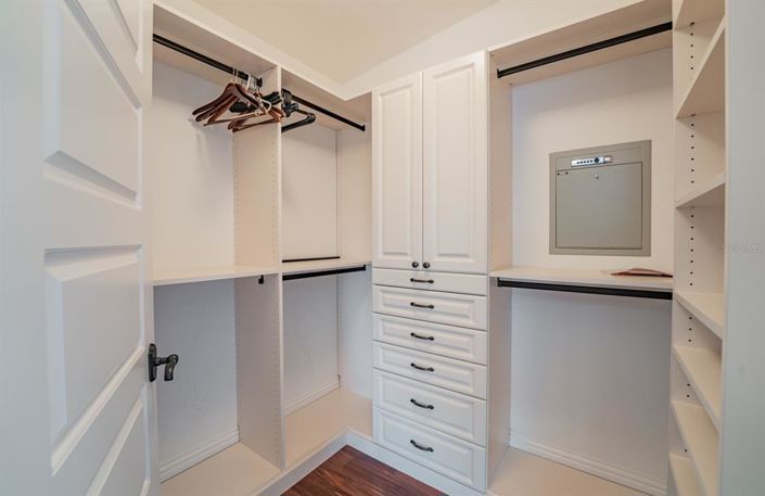 Image No.41-4 Bed Property for sale