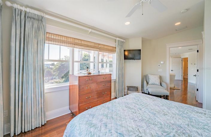 Image No.43-4 Bed Property for sale