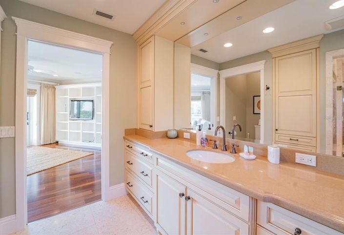 Image No.49-4 Bed Property for sale