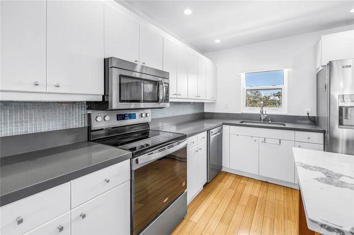 Image No.10-2 Bed Property for sale