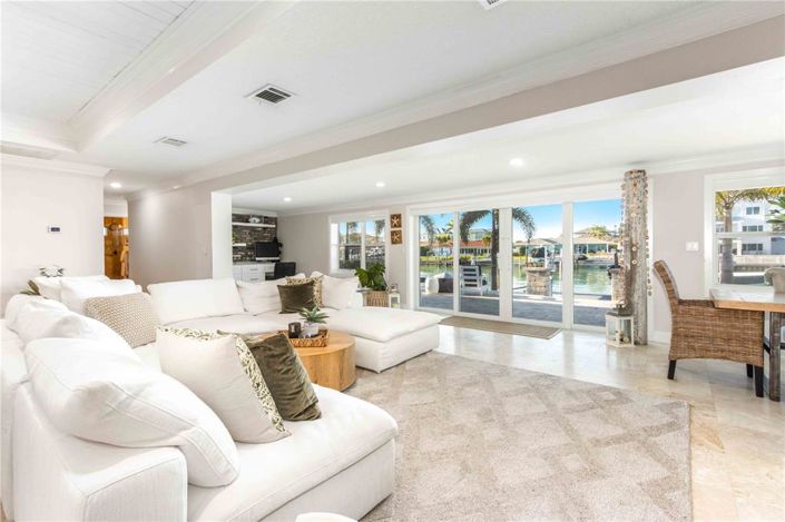 Image No.17-4 Bed Property for sale