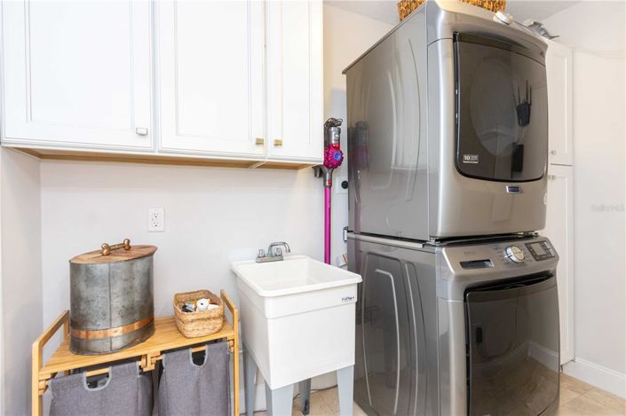 Image No.20-4 Bed Property for sale