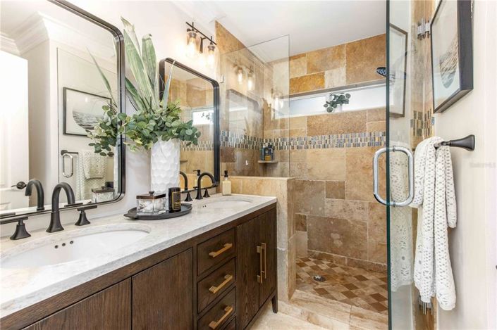 Image No.24-4 Bed Property for sale