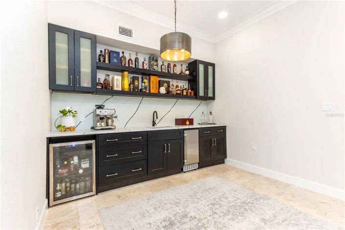 Image No.4-4 Bed Property for sale