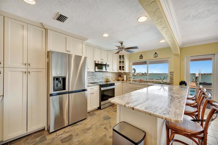 Image No.28-4 Bed Property for sale