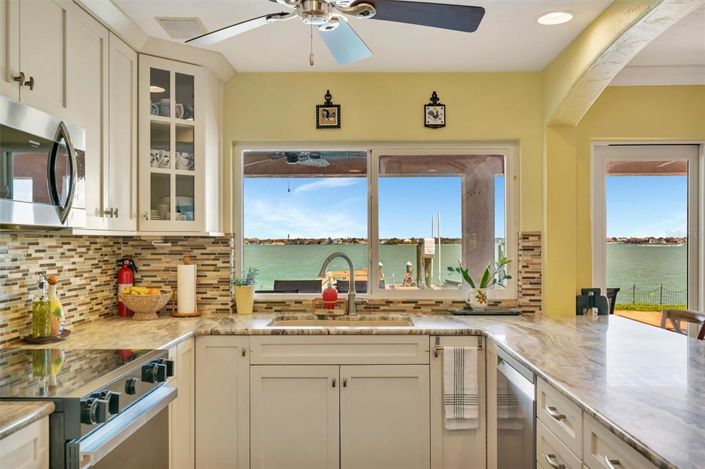 Image No.30-4 Bed Property for sale